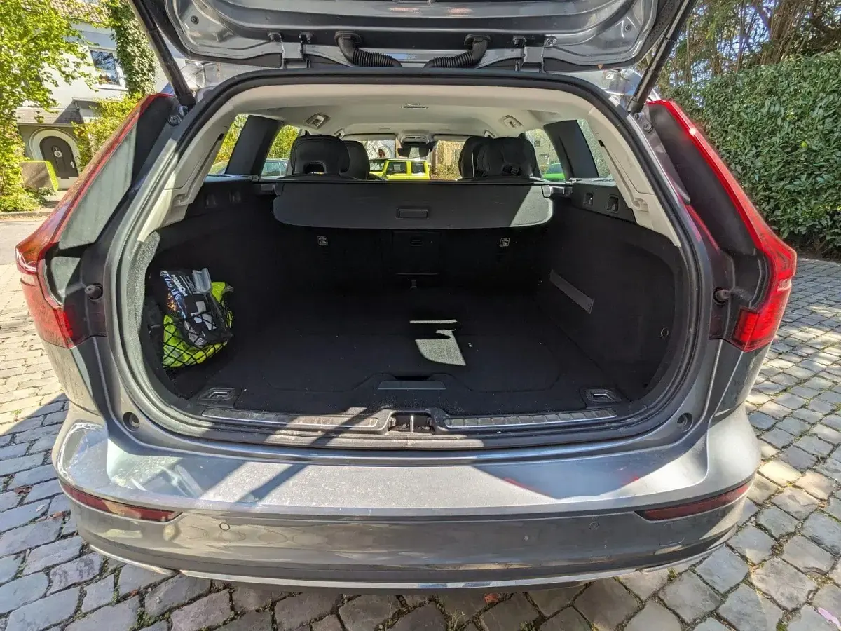 Gebraucht Volvo V60 Inscription 190 PS (139 kW) 2020 Grau Kombi