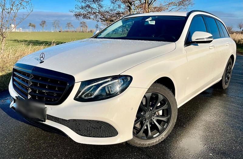 Weiß Gebraucht 2016 Mercedes E250 Exclusive Kombi | 18.500 € (Fairer Preis) - Bild 1/4