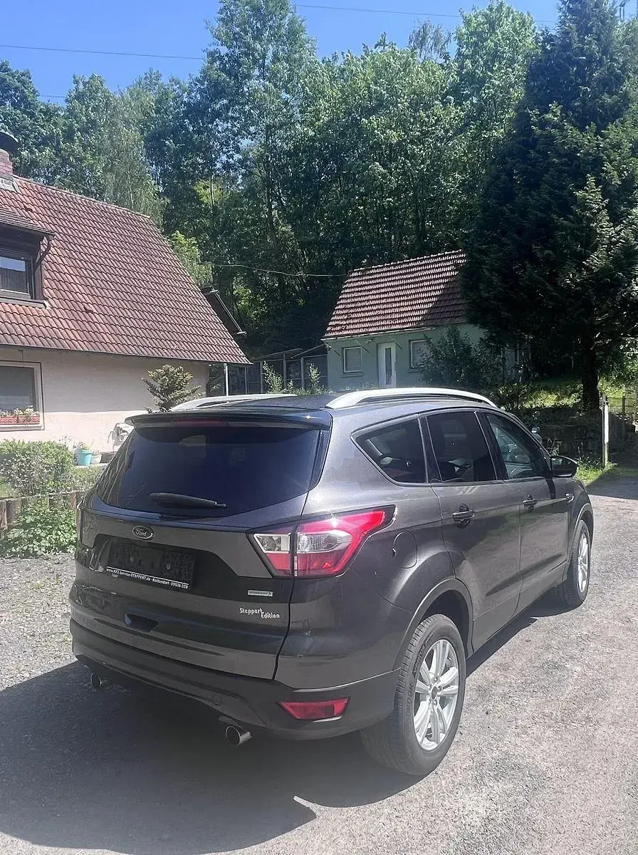 Gebraucht Ford Kuga 150 PS (110 kW) 2018 Grau SUV