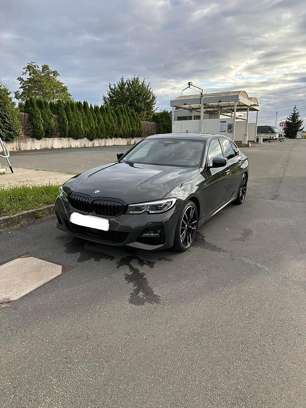 Grau Gebraucht 2020 BMW 330 M Sport Limousine | 38.000 € (Guter Preis) - Bild 1/4