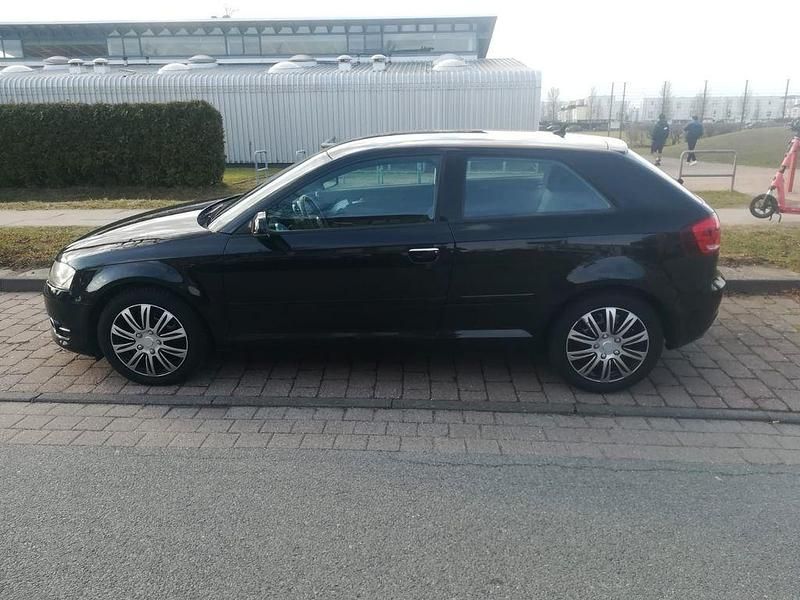 Gebraucht Audi A3 Ambiente 125 PS (91 kW) 2011 Schwarz Kleinwagen
