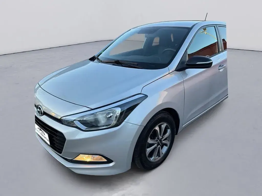 Gebraucht Hyundai i20 Passion 84 PS (61 kW) 2018 Grau Limousine