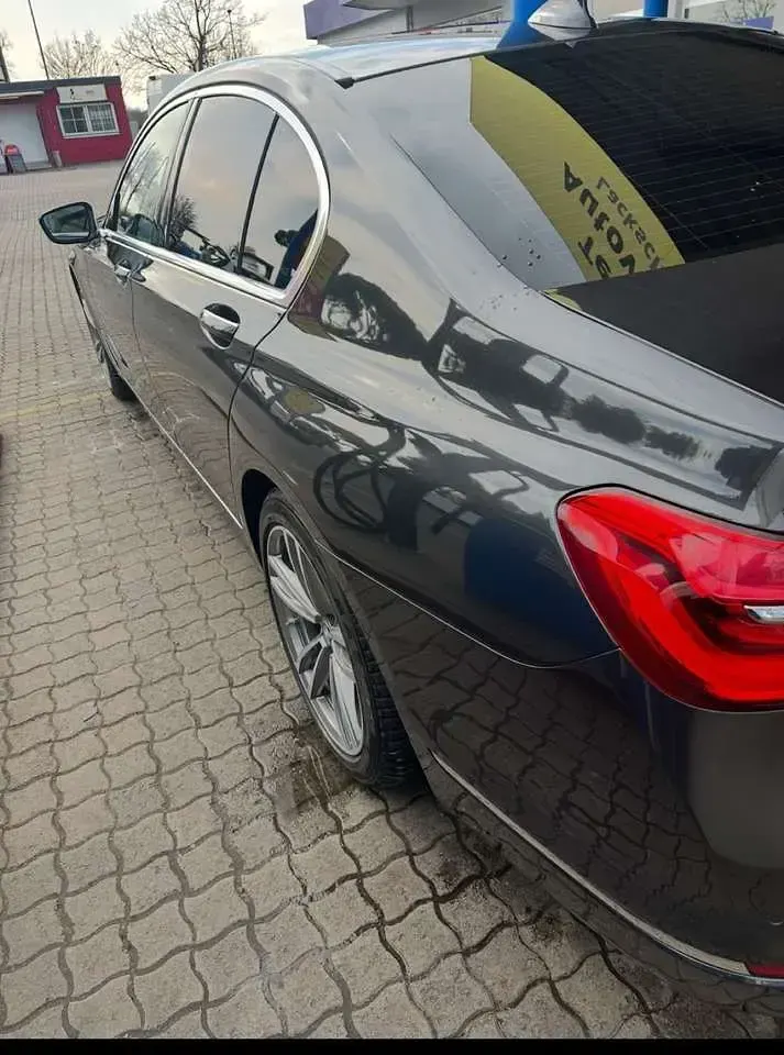 Gebraucht BMW 730 265 PS (194 kW) 2016 Grau Limousine