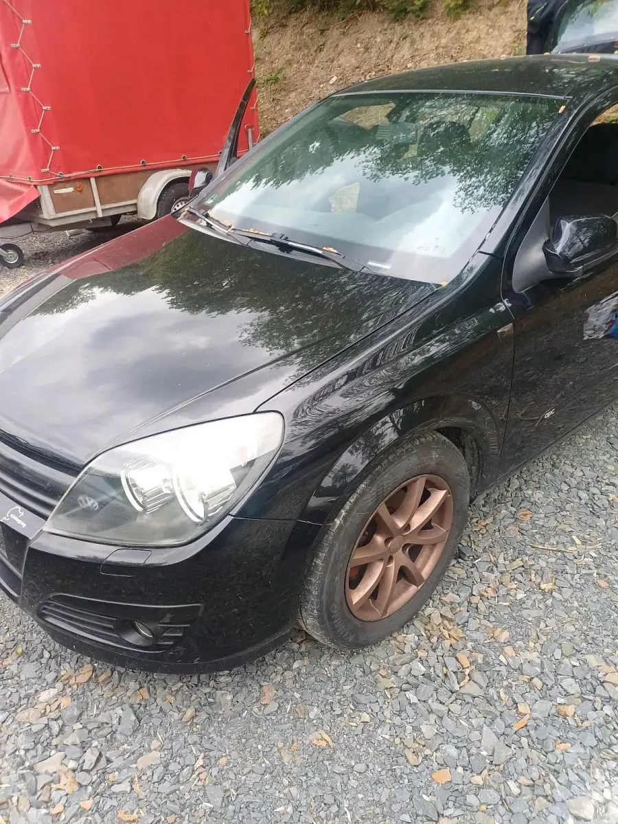 Gebraucht Opel Astra 105 PS (77 kW) 2005 Schwarz Kleinwagen