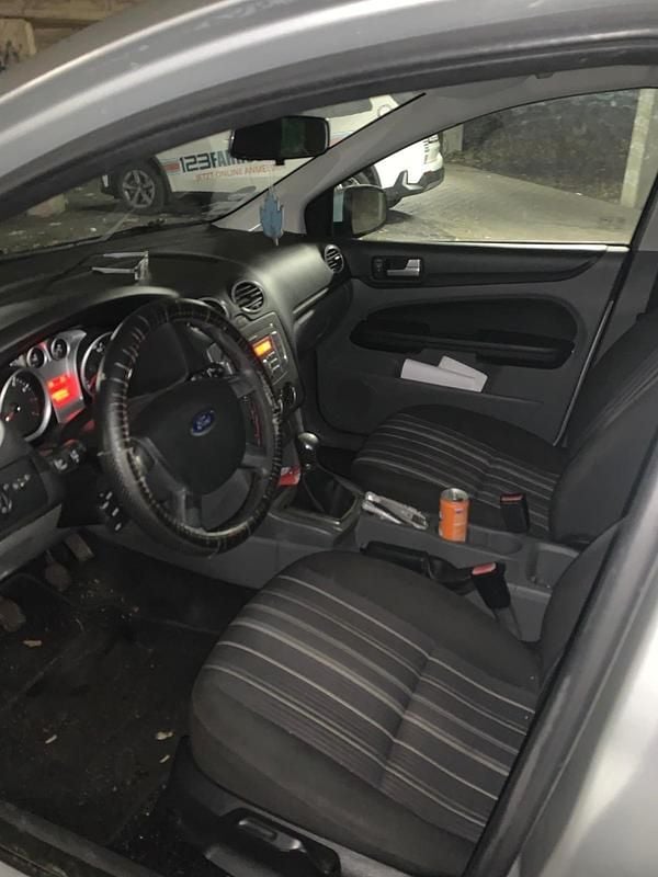 Gebraucht Ford Focus 100 PS (73 kW) 2008 Grau Limousine