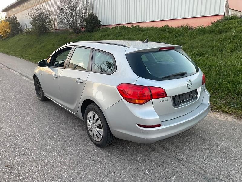 Gebraucht Opel Astra 140 PS (102 kW) 2012 Silber Kombi