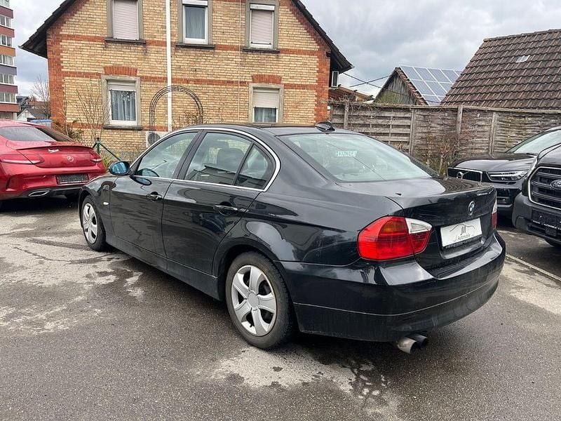 Gebraucht BMW 325 218 PS (160 kW) 2008 Schwarz Limousine