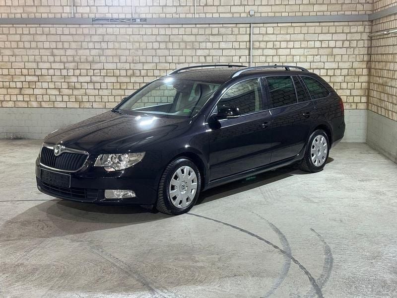Schwarz Gebraucht 2011 Skoda Superb Comfort Kombi | 5.450 € (Fairer Preis) - Bild 1/4