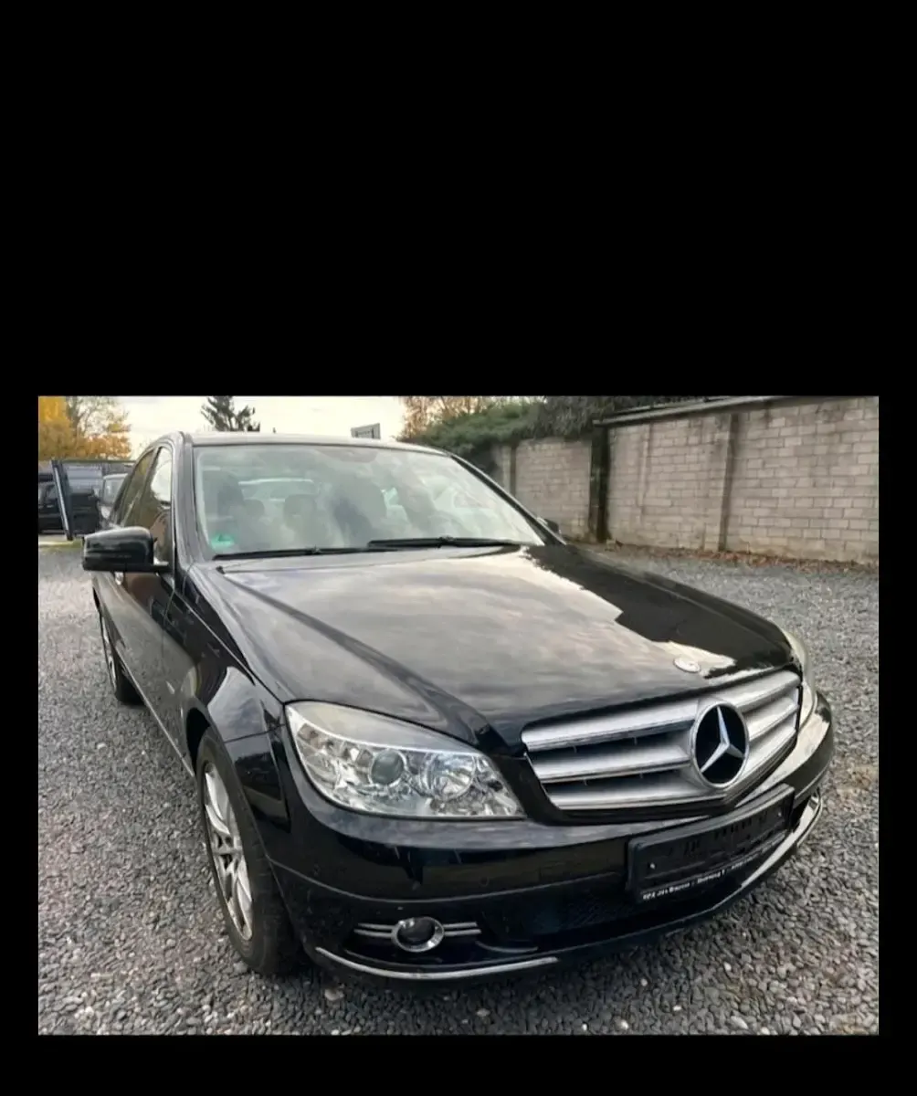 Second-hand Mercedes C200 184 CP (135 kW) 2008 Negru Berlinǎ