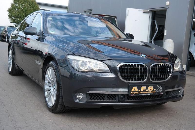 Gebraucht BMW 750 Sport Line 408 PS (300 kW) 2009 Grau Limousine