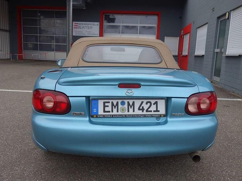 Second-hand Mazda MX5 152 CP (111 kW) 2002 Albastru Cabrio