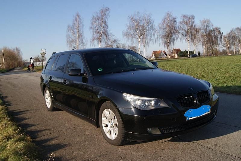 Schwarz Gebraucht 2007 BMW 520 Kombi | 3.950 € (Fairer Preis) - Bild 1/4