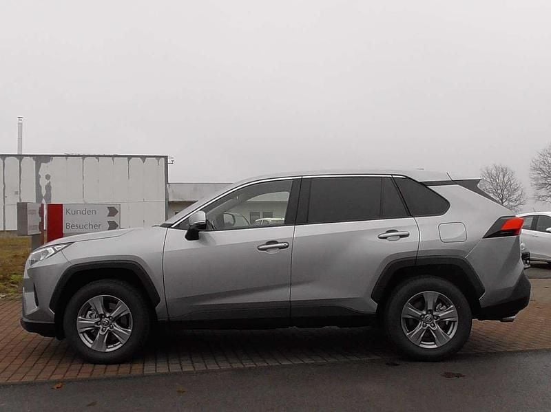 Gebraucht Toyota RAV4 Hybrid 218 PS (160 kW) 2022 Silver metallic SUV