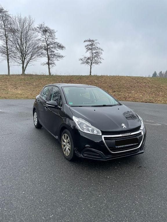 Gebraucht Peugeot 208 Active 82 PS (60 kW) 2016 Schwarz Kleinwagen