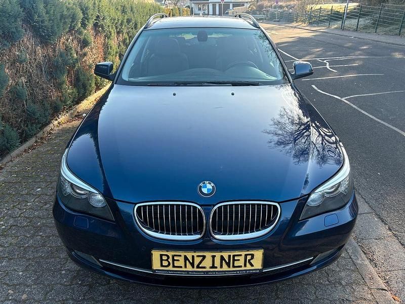 Gebraucht BMW 523 Sport Line 190 PS (139 kW) 2009 Blau Limousine