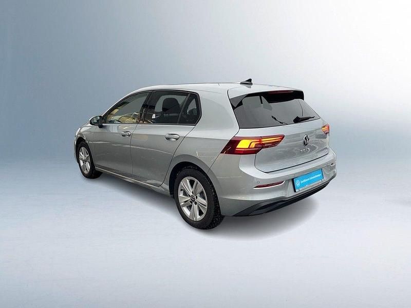 Gebraucht VW Golf VIII Life 150 PS (110 kW) 2025 Oyster silver metallic Limousine