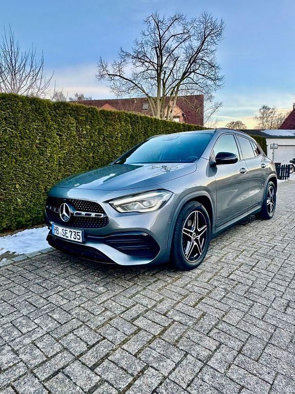 Gebraucht Mercedes GLA200 AMG line 150 PS (110 kW) 2020 Grau SUV