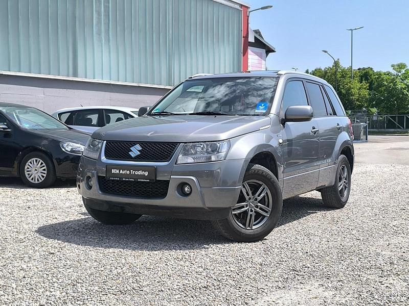Gebraucht Suzuki Grand Vitara 129 PS (94 kW) 2009 Grau SUV