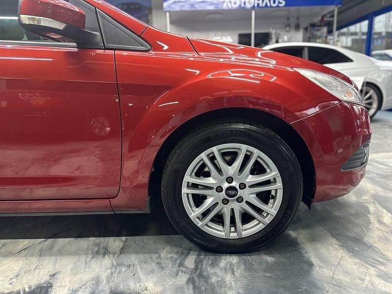 Gebraucht Ford Focus Ghia 145 PS (106 kW) 2008 Rot Limousine