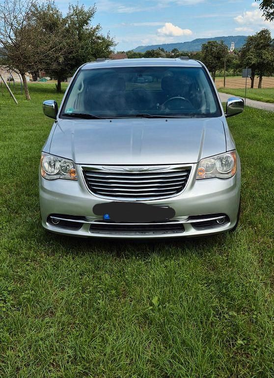 Silber Gebraucht 2012 Chrysler Grand Voyager Van / Kleinbus | 19.999 € - Bild 1/4