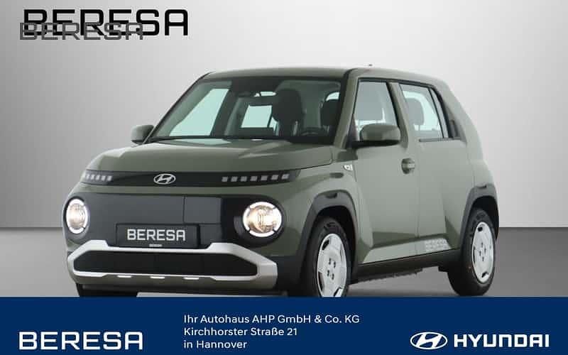 Grün Neu 2025 Hyundai Inster Select Kleinwagen | 23.480 € (Guter Preis) - Bild 1/4