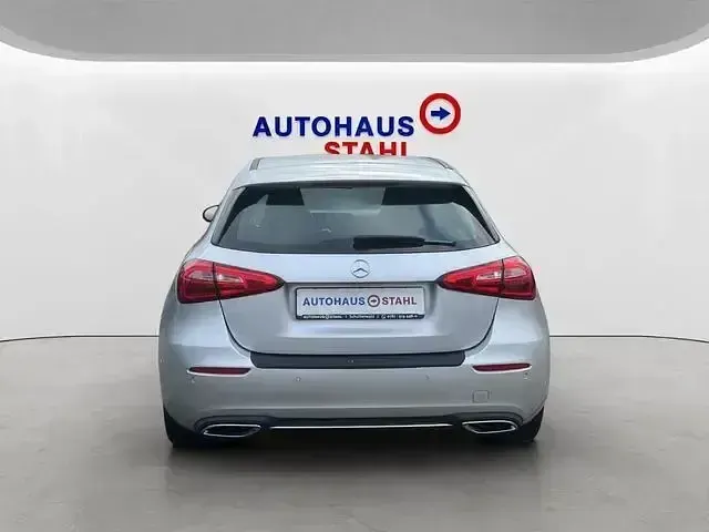 Gebraucht Mercedes A200 Progressive 163 PS (119 kW) 2019 Silber Limousine