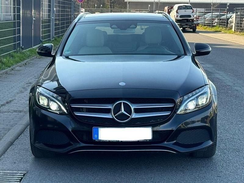 Gebraucht Mercedes C300 Avantgarde 245 PS (180 kW) 2015 Schwarz Kombi