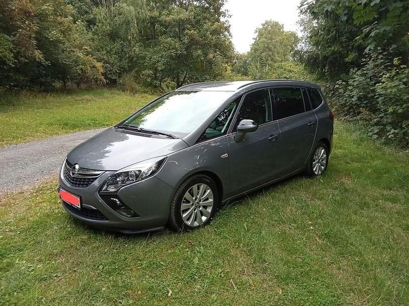 Grau Gebraucht 2016 Opel Zafira Tourer Innovation Van / Kleinbus | 9.999 € (Fairer Preis) - Bild 1/4