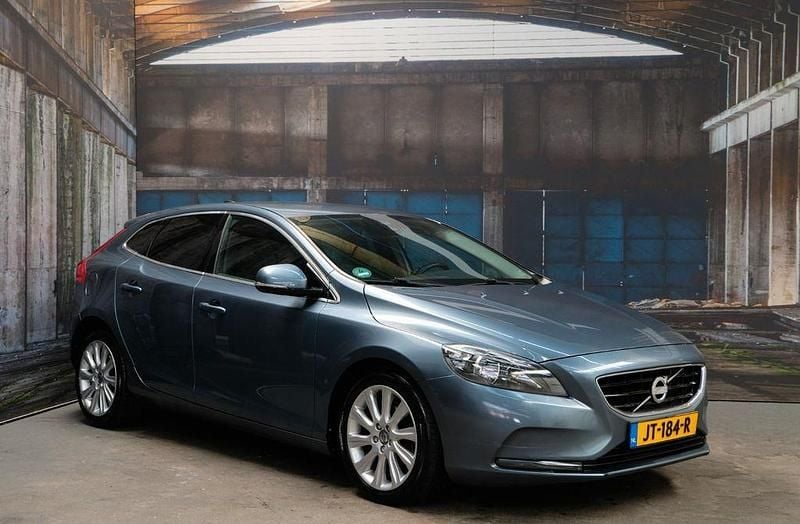 Blau Gebraucht 2013 Volvo V40 Summum Kombi | 4.250 € (Guter Preis) - Bild 1/4