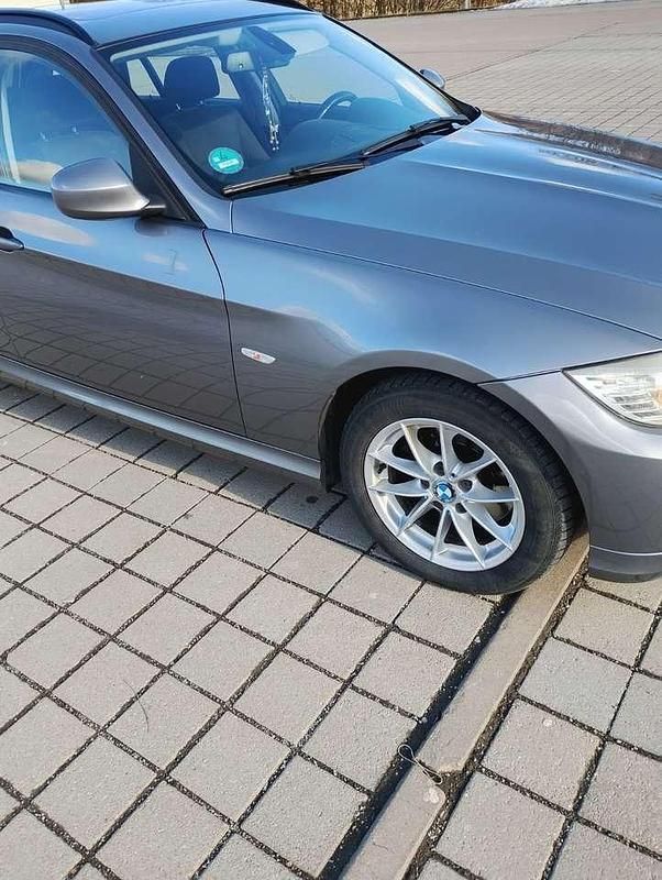 Gebraucht BMW 320 Exclusive 184 PS (135 kW) 2011 Grau Kombi