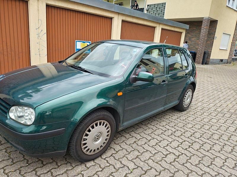 Grün Gebraucht 1999 VW Golf IV Limousine | 1.700 € (Fairer Preis) - Bild 1/4