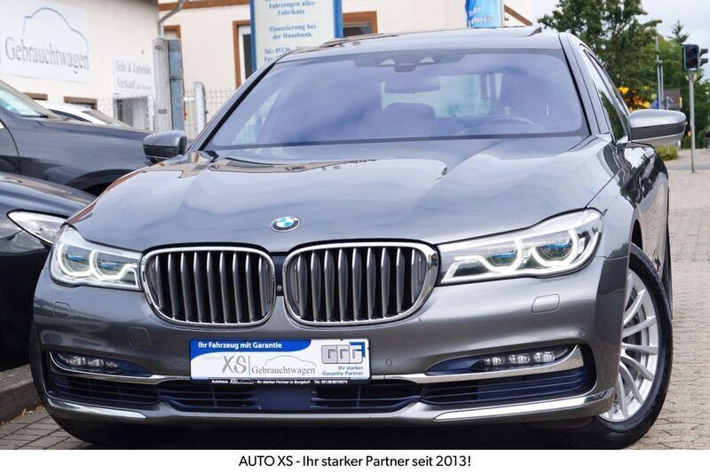 Grau Gebraucht 2016 BMW 750L Sport Line Limousine | 29.490 € (Teuer) - Bild 1/4