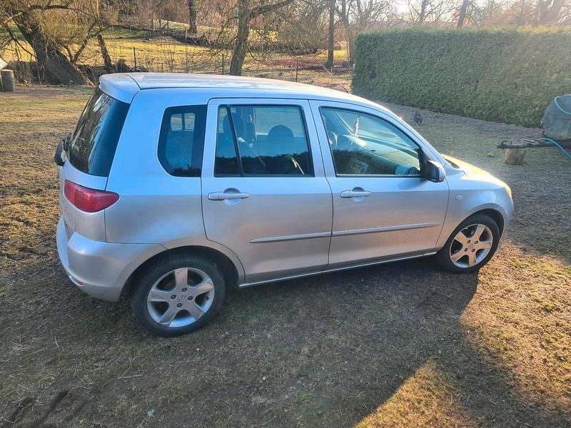 Second-hand Mazda 2 80 CP (58 kW) 2004 Argintiu Hatchback