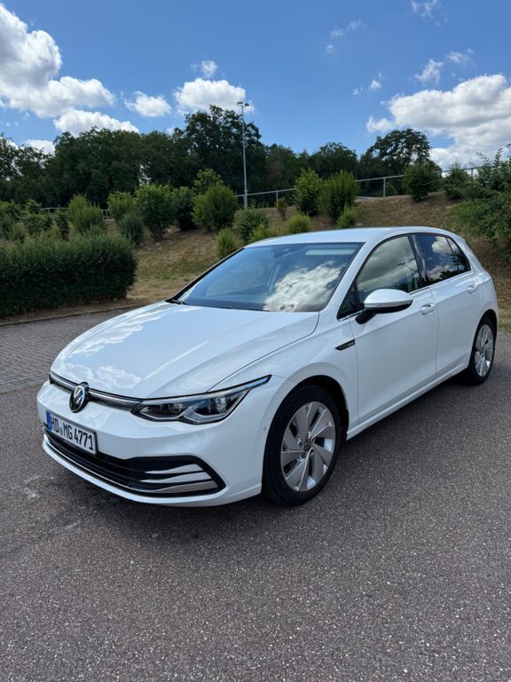 Weiß Gebraucht 2020 VW Golf VIII Style Limousine | 22.990 € (Fairer Preis) - Bild 1/4