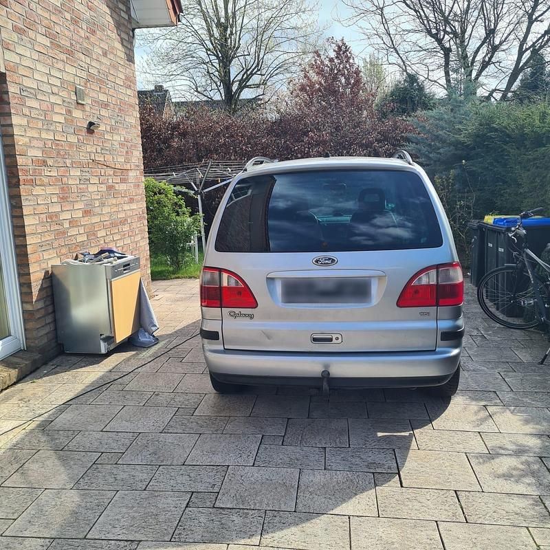 Gebraucht Ford Galaxy 116 PS (85 kW) 2002 Silber Van / Kleinbus