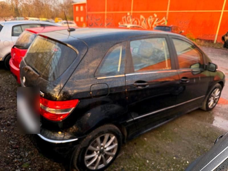 Gebraucht Mercedes B180 115 PS (84 kW) 2011 Schwarz Van / Kleinbus