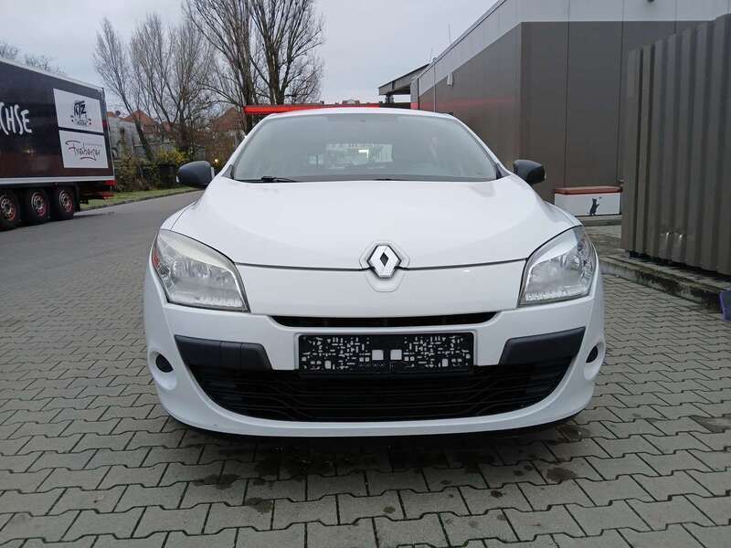 Gletscherweiss Gebraucht 2012 Renault Mégane III Authentique Kleinwagen | 4.650 € (Fairer Preis) - Bild 1/4
