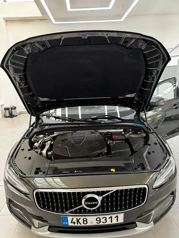 Gebraucht Volvo V90 CC 235 PS (172 kW) 2018 Braun Kombi