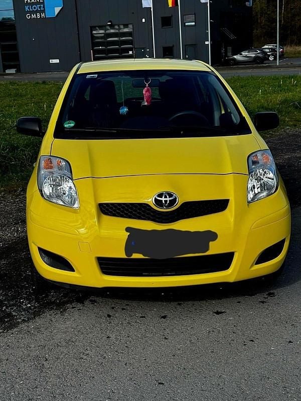 Gebraucht Toyota Yaris 69 PS (50 kW) 2009 Gelb Kleinwagen