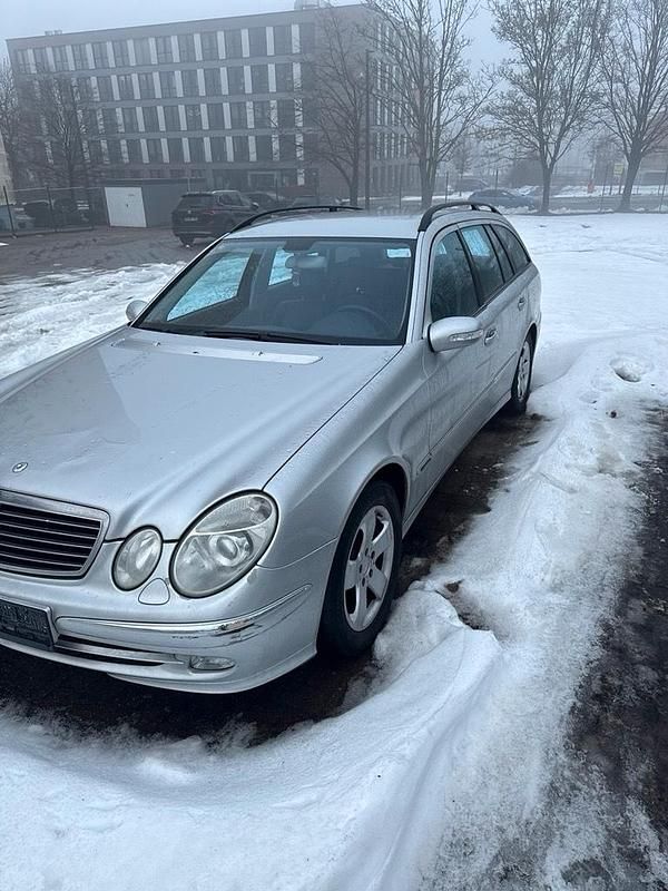 Gebraucht Mercedes E270 Avantgarde 177 PS (130 kW) 2003 Silber Kombi