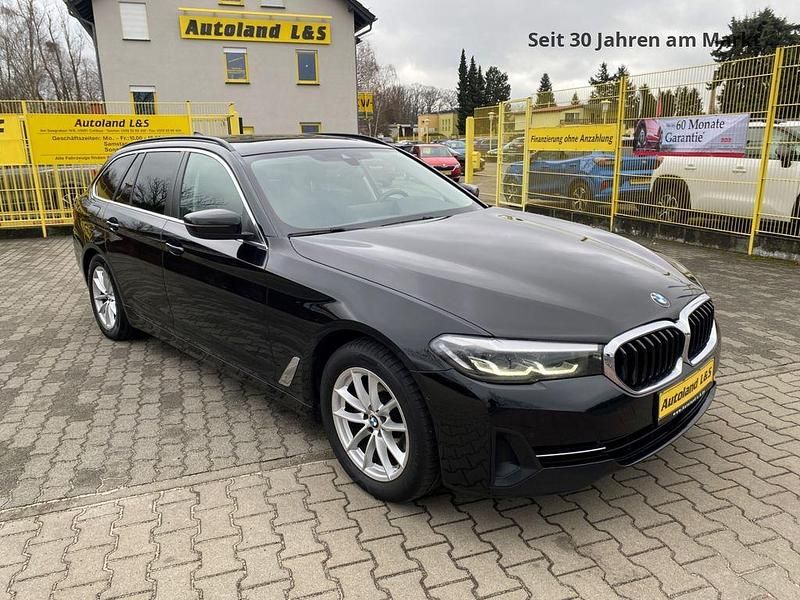Gebraucht BMW 520 Performance 190 PS (139 kW) 2021 Schwarz ii/bonnet fluid black Kombi