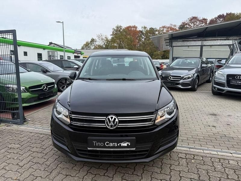 Schwarz Gebraucht 2015 VW Tiguan Trendline SUV | 12.699 € (Guter Preis) - Bild 1/4
