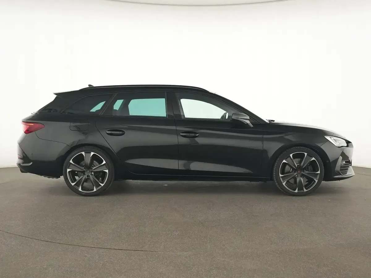 Gebraucht Cupra Leon VZ 245 PS (180 kW) 2024 Mitternachtsschwarz Limousine