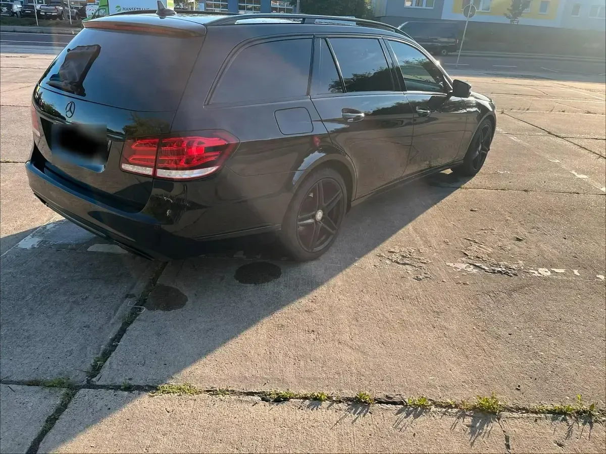 Gebraucht Mercedes E200 AMG line 136 PS (100 kW) 2015 Schwarz Kombi