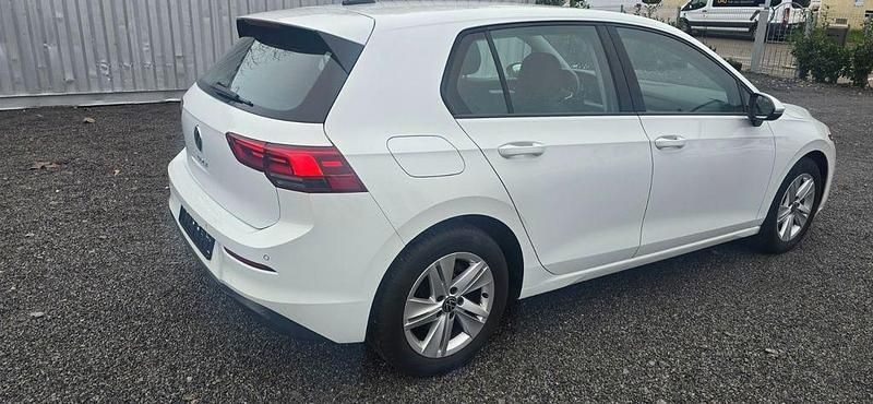 Gebraucht VW Golf VIII Life 110 PS (80 kW) 2021 Weiß Limousine