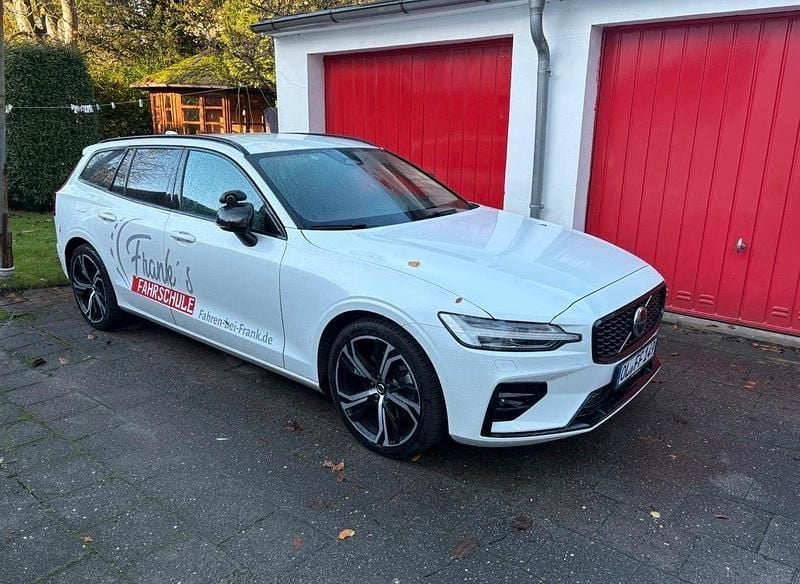 Gebraucht Volvo V60 Plus 197 PS (144 kW) 2024 Weiß Kombi