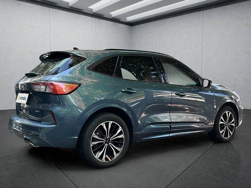 Second-hand Ford Kuga 224 CP (164 kW) 2022 Albastru SUV