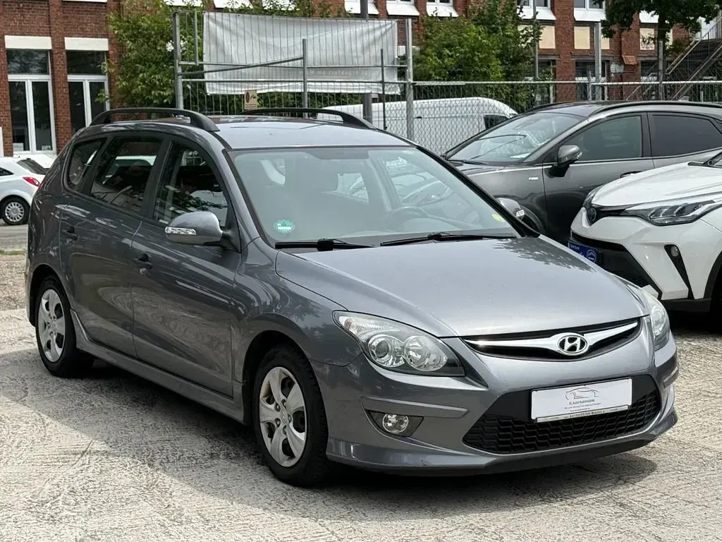 Gebraucht Hyundai i30 90 PS (66 kW) 2012 Grau Kombi
