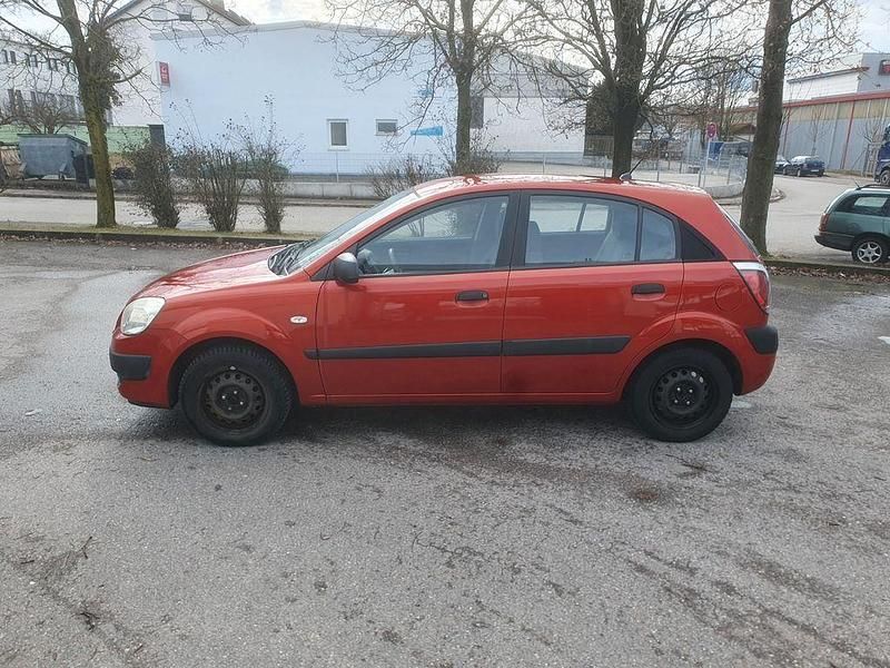 Gebraucht Kia Rio Basis 97 PS (71 kW) 2009 Rot Limousine
