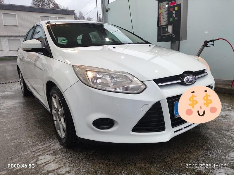 Weiß Gebraucht 2013 Ford Focus Kombi | 4.500 € (Guter Preis) - Bild 1/4